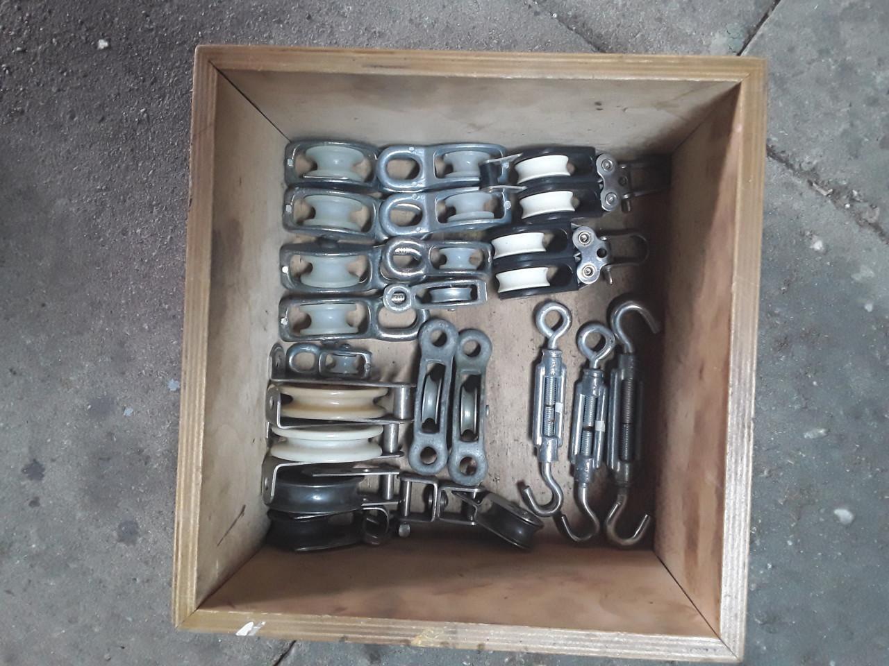 Te koop kistje rvs sluitingen en div