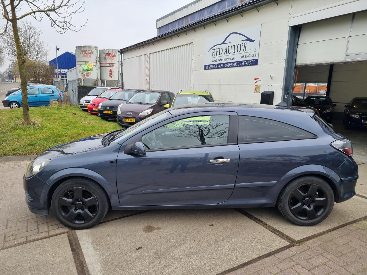 Opel Astra GTC 1.6 Edition
