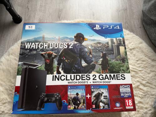 Ps4 Slim 1TB 8 games