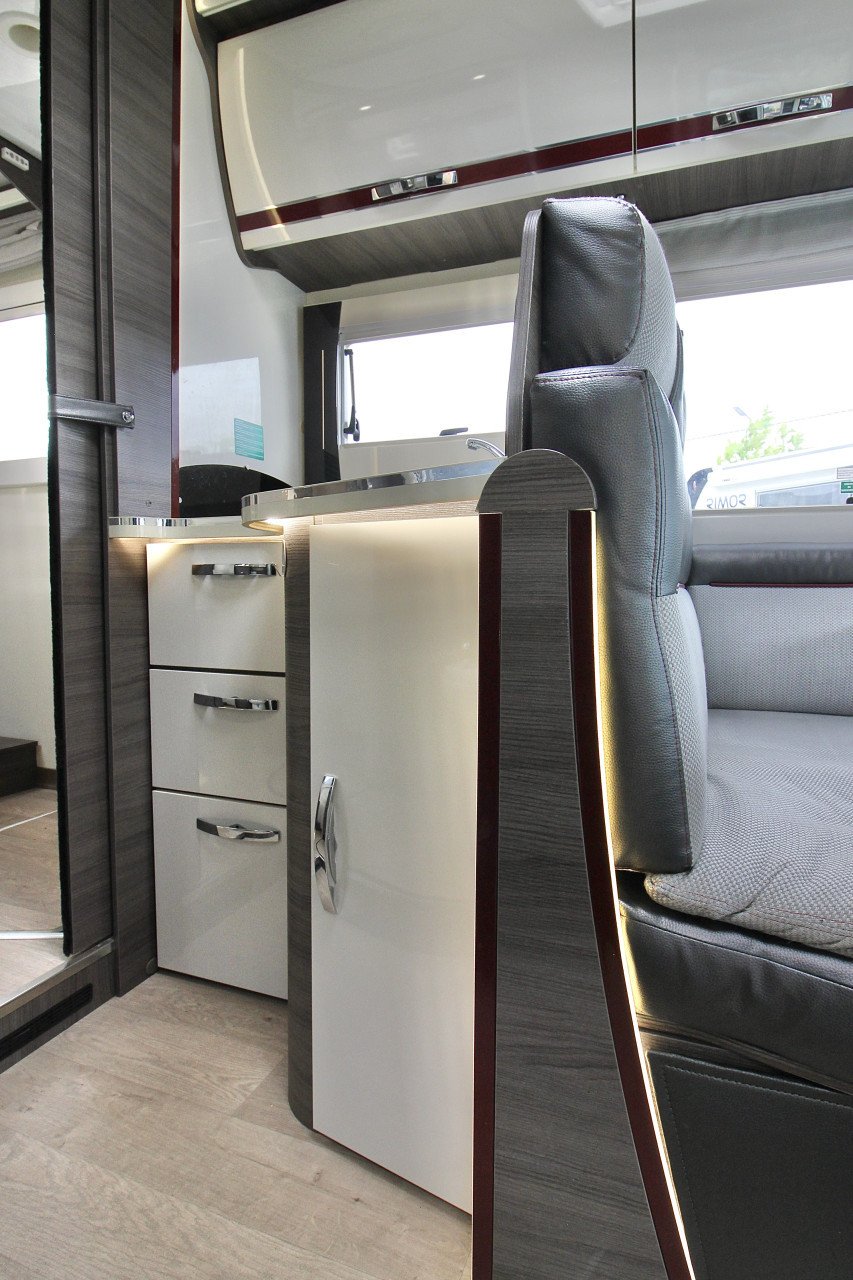 Mclouis Nevis 68 Diamond (Queensbed + Hefbed)