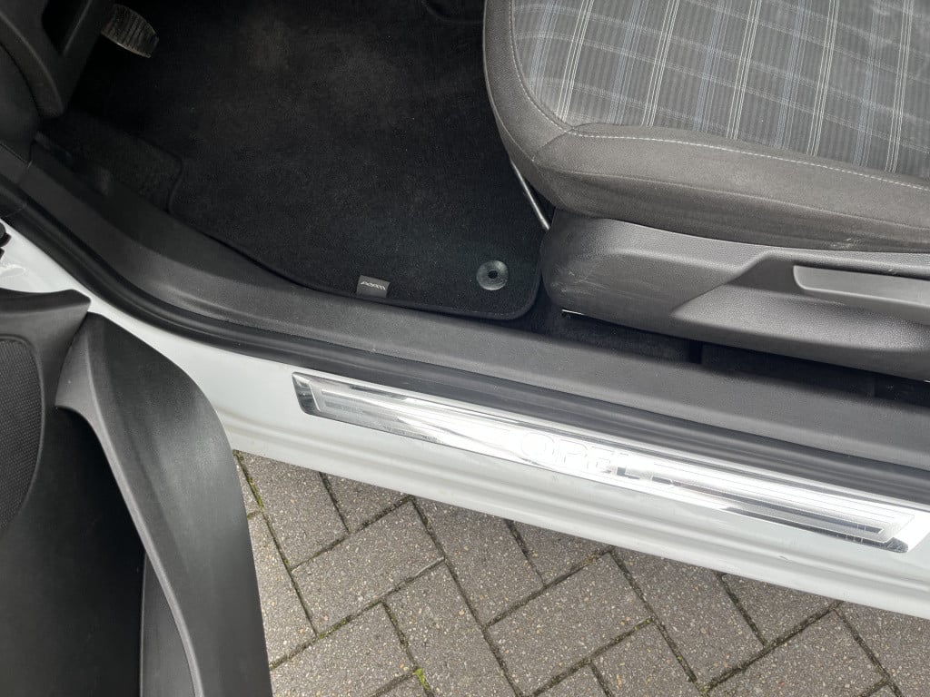 Opel Adam 1.2 glam