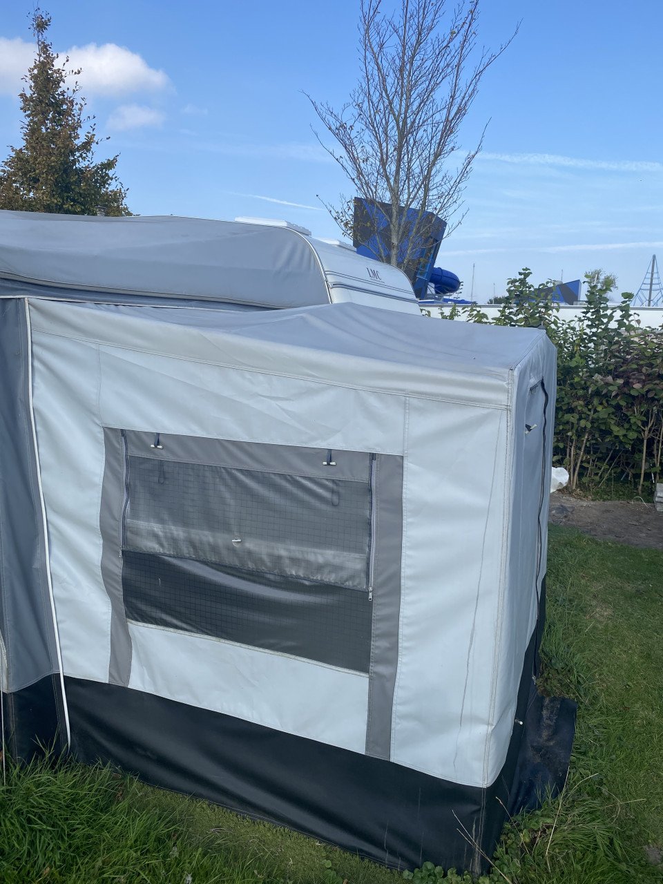 Lmc luxus caravan 560 met 4 seizoenen voortent airco compleet