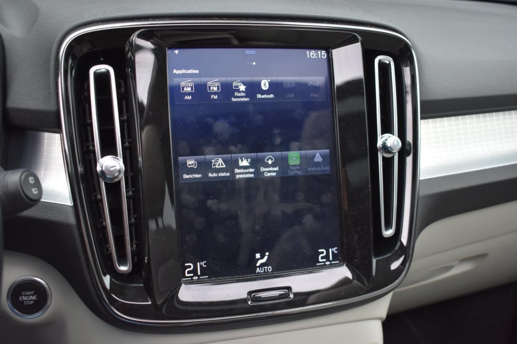 Volvo XC40 1.5 t3 momentum pro | pano | camera | apple carplay | android au