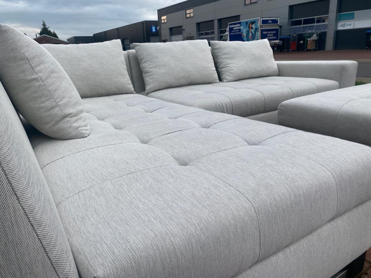 Grijze Stoffen Hoekbank met Hocker – Ruim Loungecomfort–Gratis Levering NL