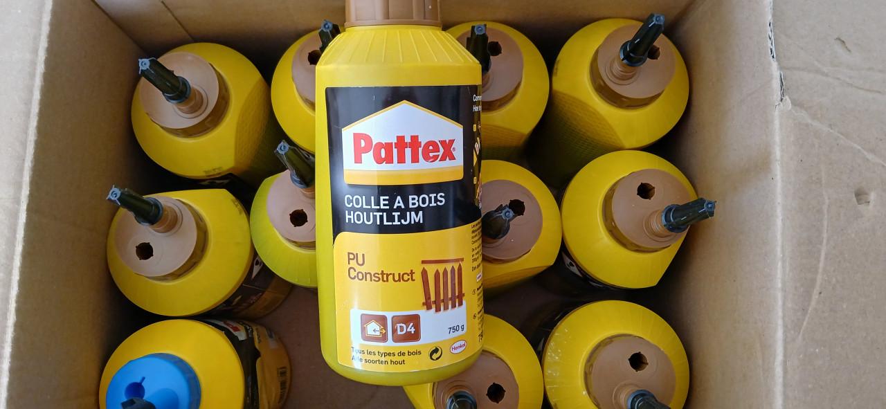 Pattex lijmen en kitten