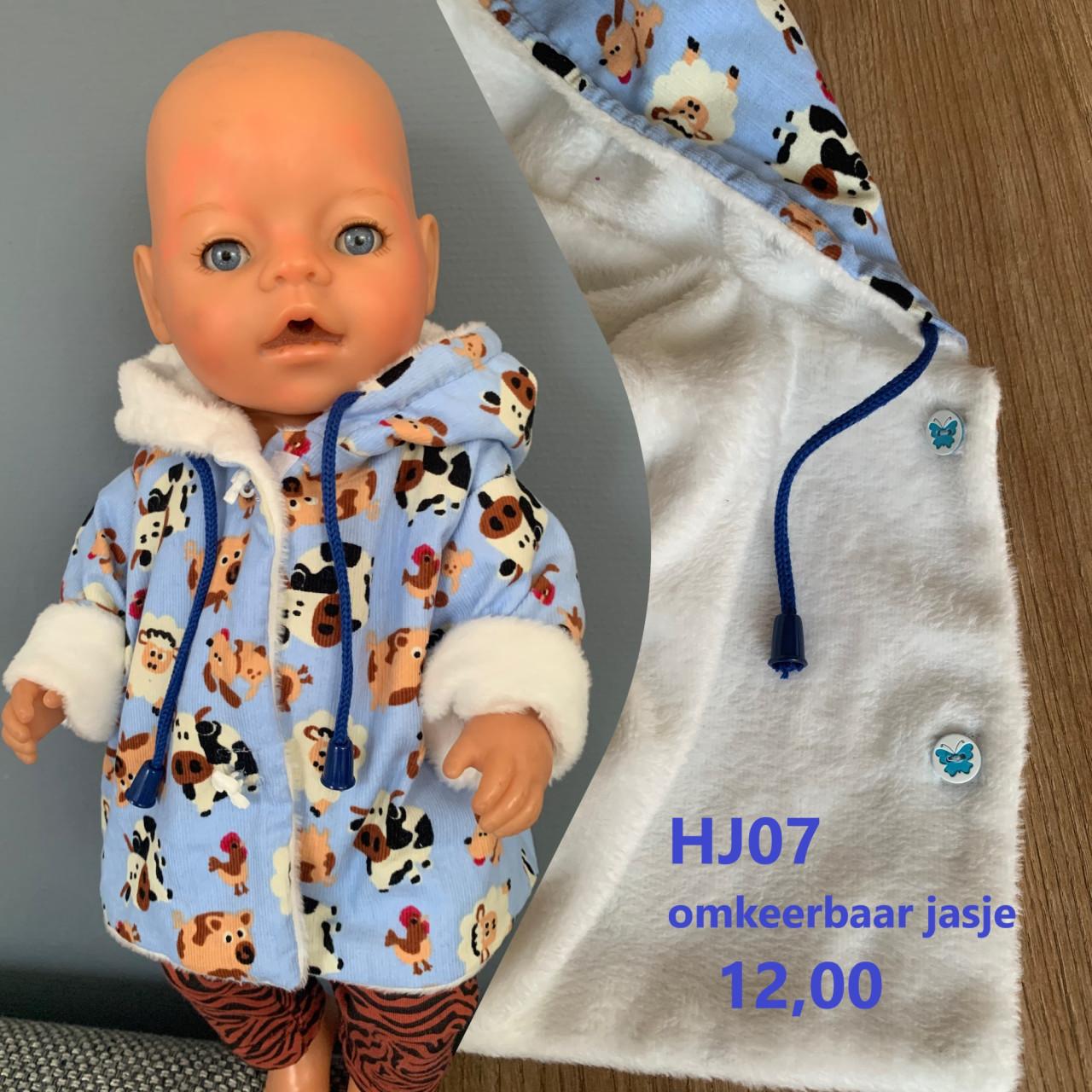 Poppenkleertjes baby born. Omkeerbaar jasje. Opbrengst KiKa.