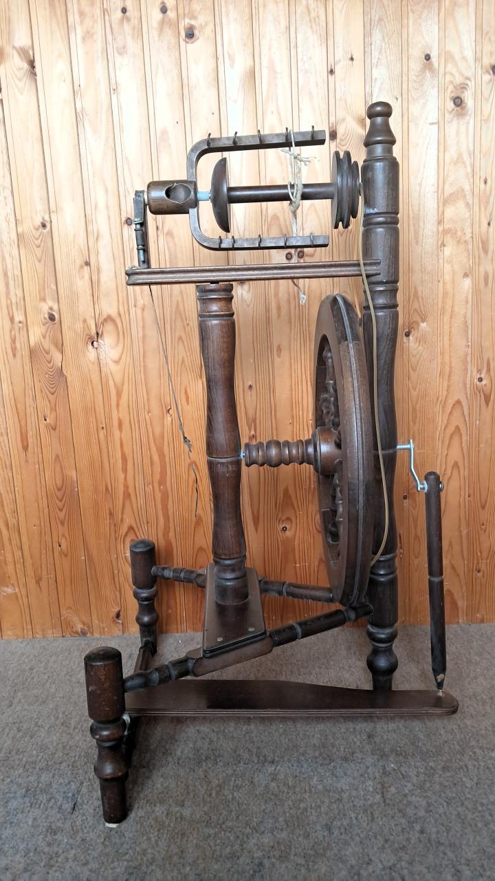 Compleet Spinpakket: Authentiek Spinnewiel, 2 Spoelwinders & Handkaarden