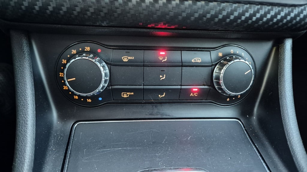 Mercedes-Benz A-Klasse 180 bus.sol amg*led*navi*stoelvrw*18 inch*leder*zwar
