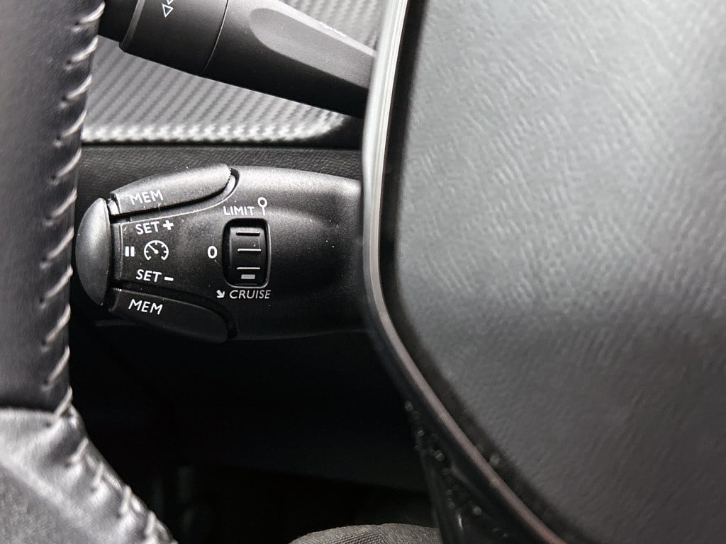 Peugeot 2008 100 pk allure pack premium | rijklaar | navigatie | 360 camera
