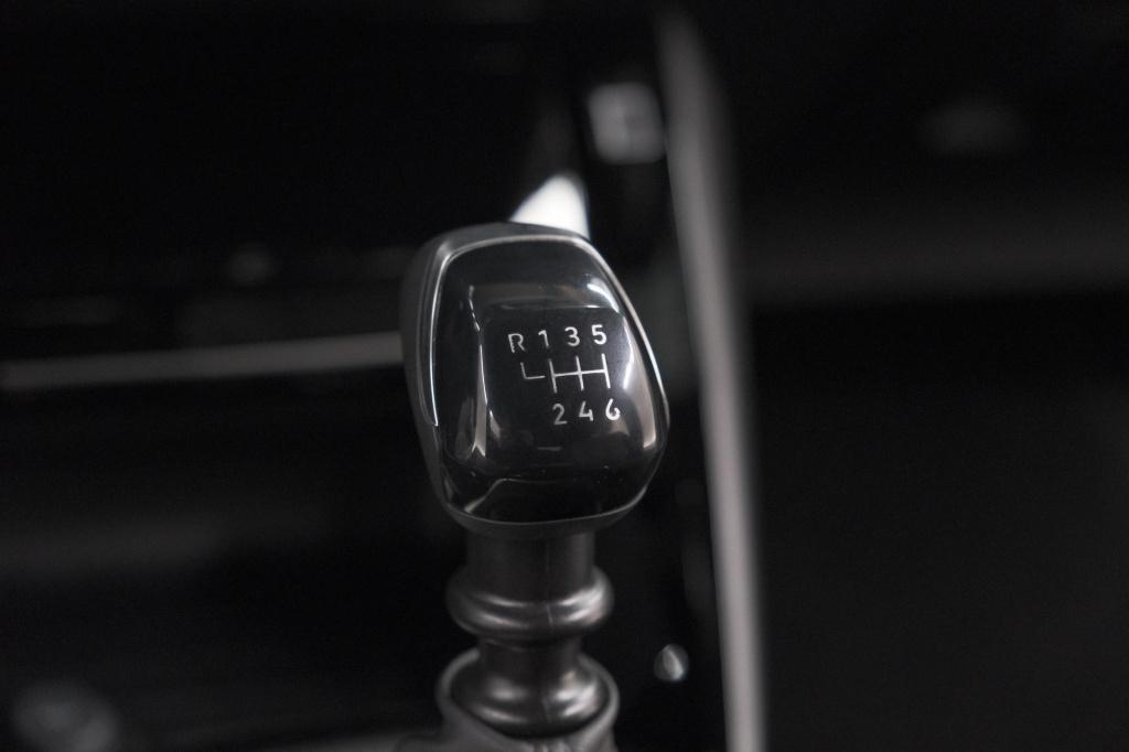 Peugeot 2008 puretech 100 allure | apple carplay | parkeersensoren | climat