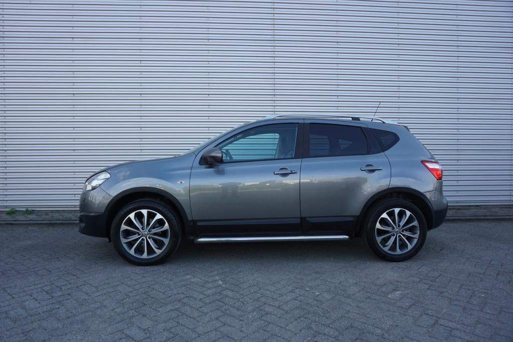 Nissan Qashqai 2.0 tekna airco / navi / cruise / camera / pano / stoelverw.