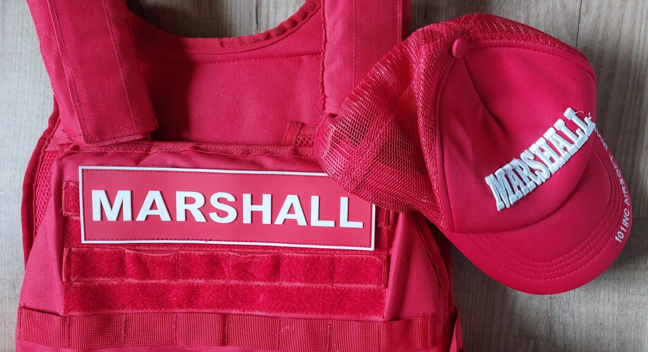 Diverse airsoft artikelen te koop Plate carrier rood MARSHALL