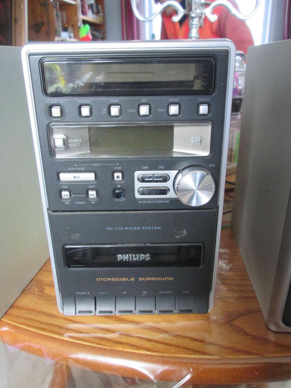 Kleine philips stereo torentje met speakers