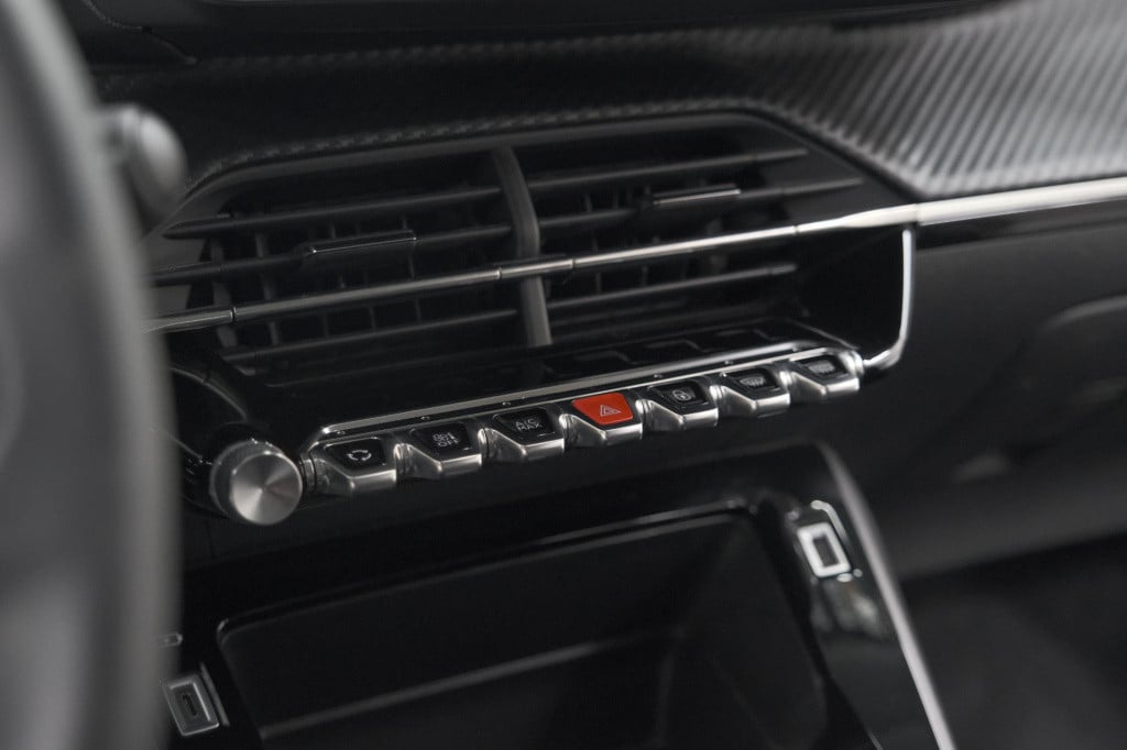 Peugeot 2008 puretech 130 eat8 active | parkeersensoren | navigatie | apple