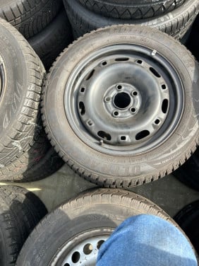 VOLKSWAGEN STALEN VELGEN GOODYEAR ULTRAGRIP BANDEN 14 INCH