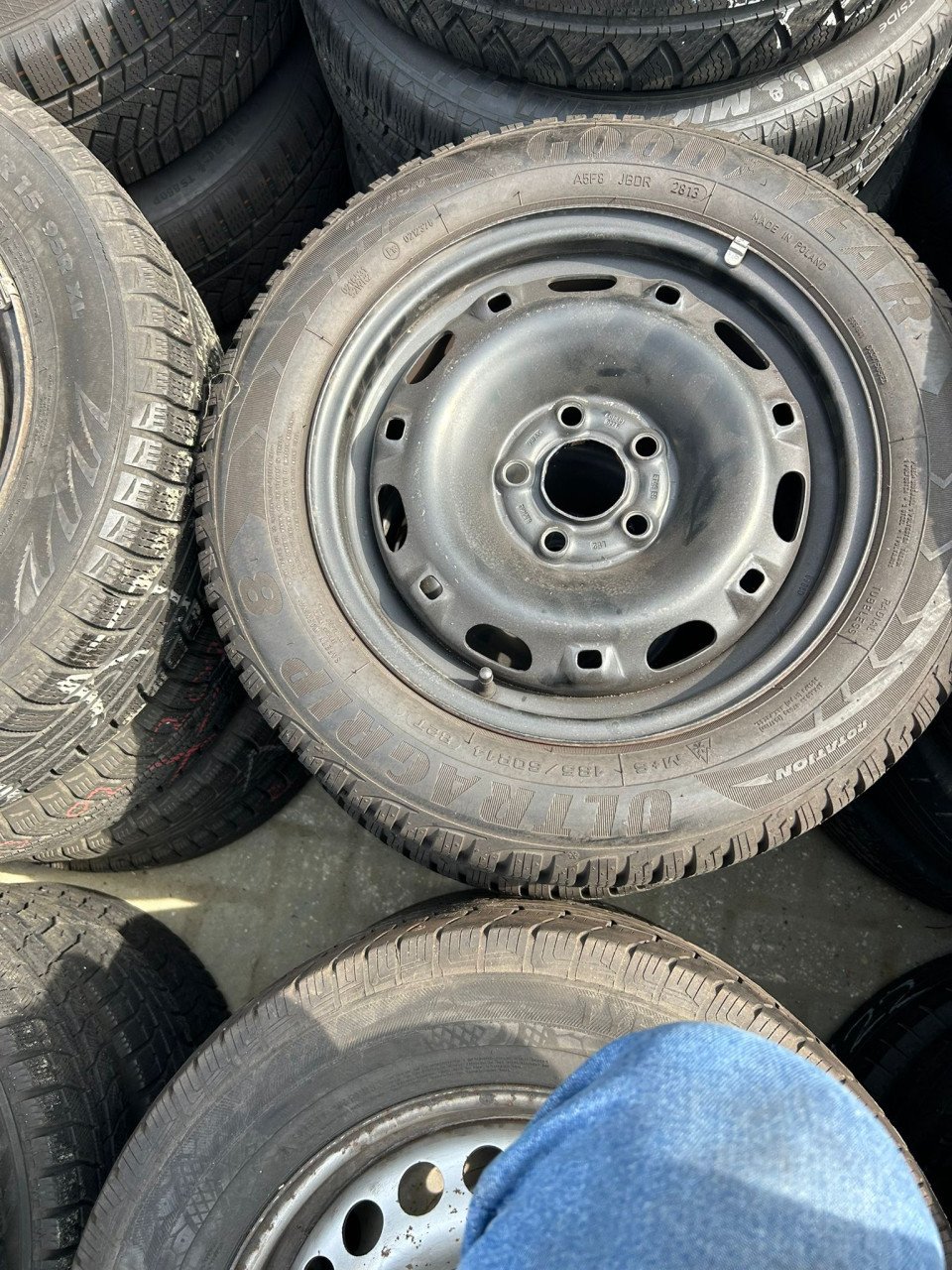 VOLKSWAGEN STALEN VELGEN GOODYEAR ULTRAGRIP BANDEN 14 INCH