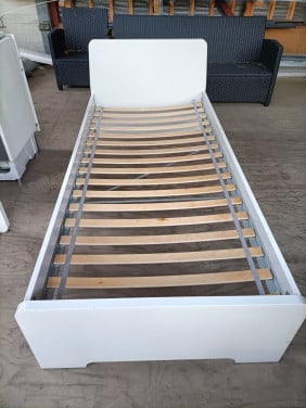 2 witte bedonderstellen/ ledikanten van Ikea(Askvoll serie) met lattenbodem