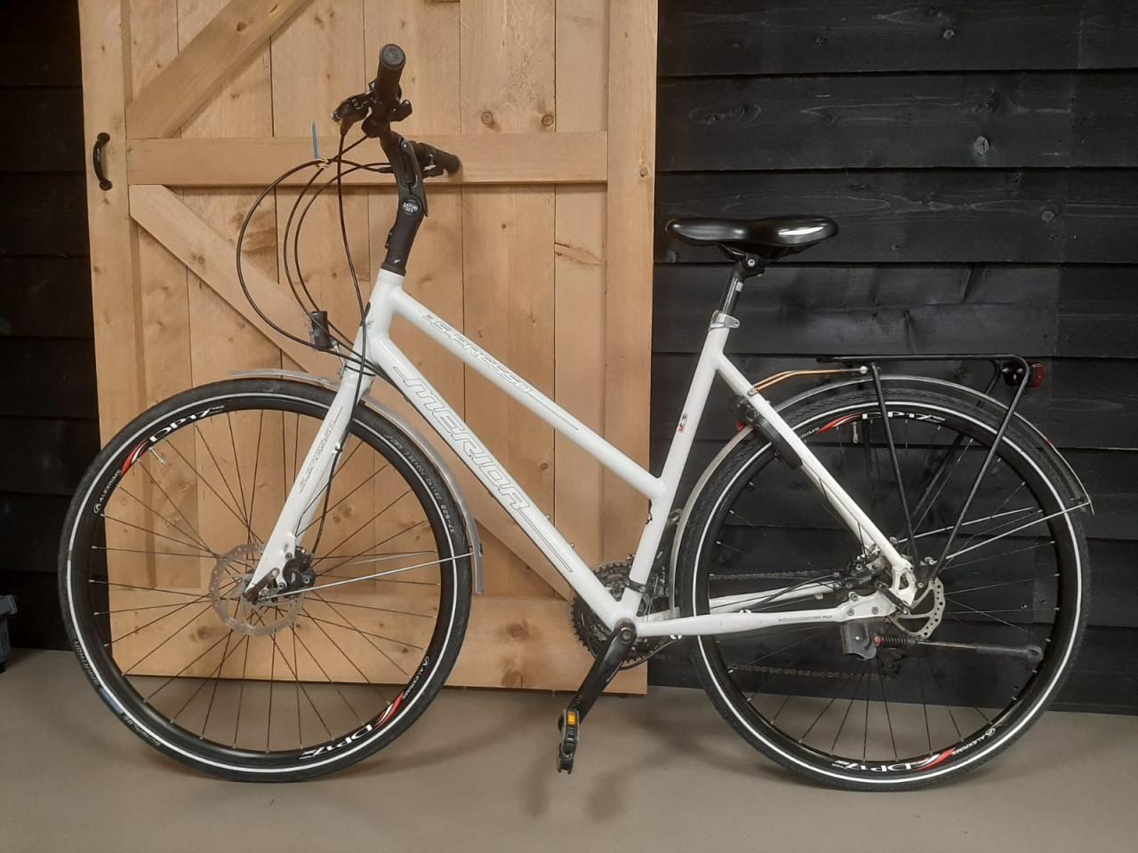 Nette lichtlopende Merida S-presso met 27 versnellingen