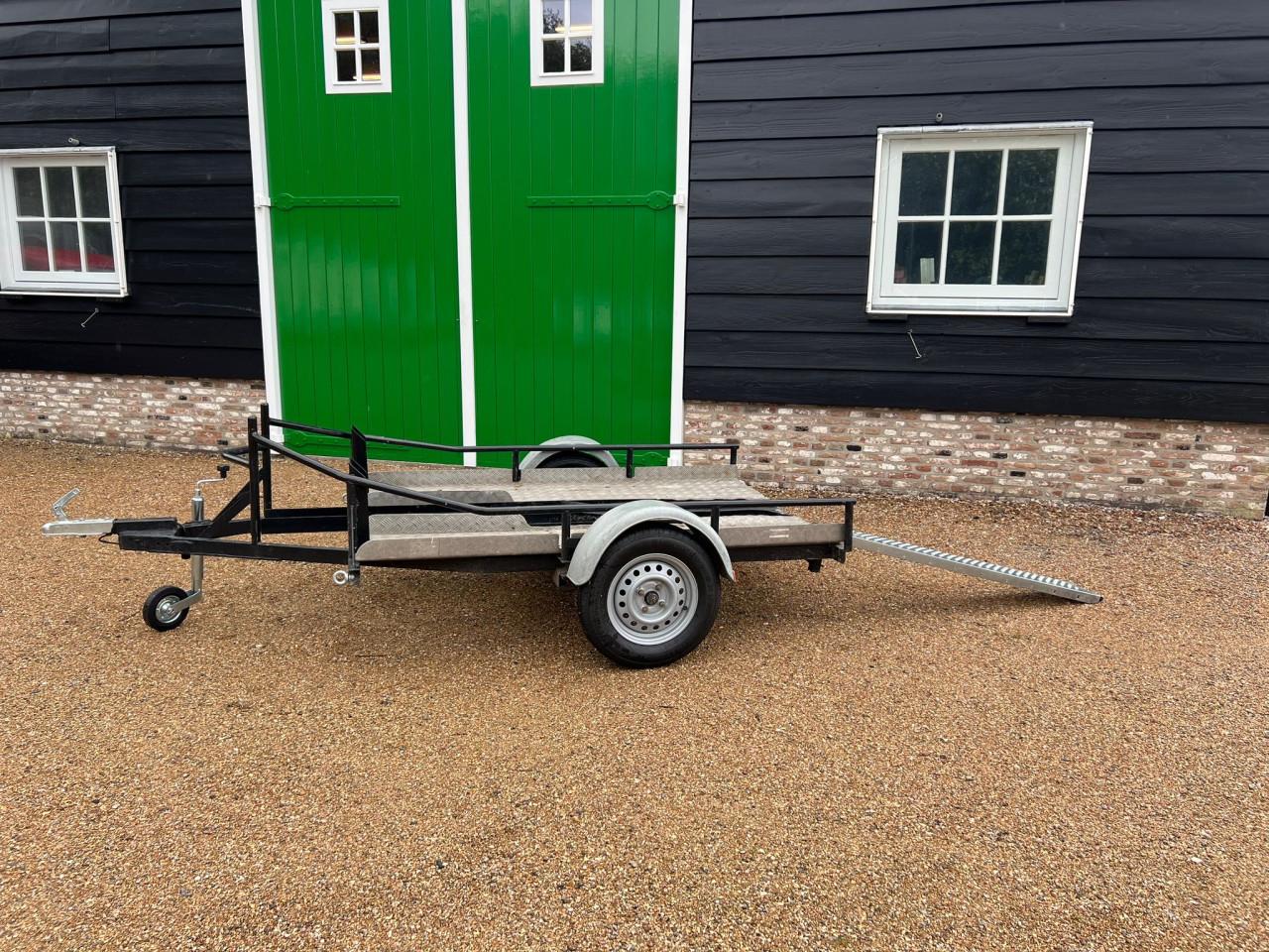 Motoraanhanger te huur