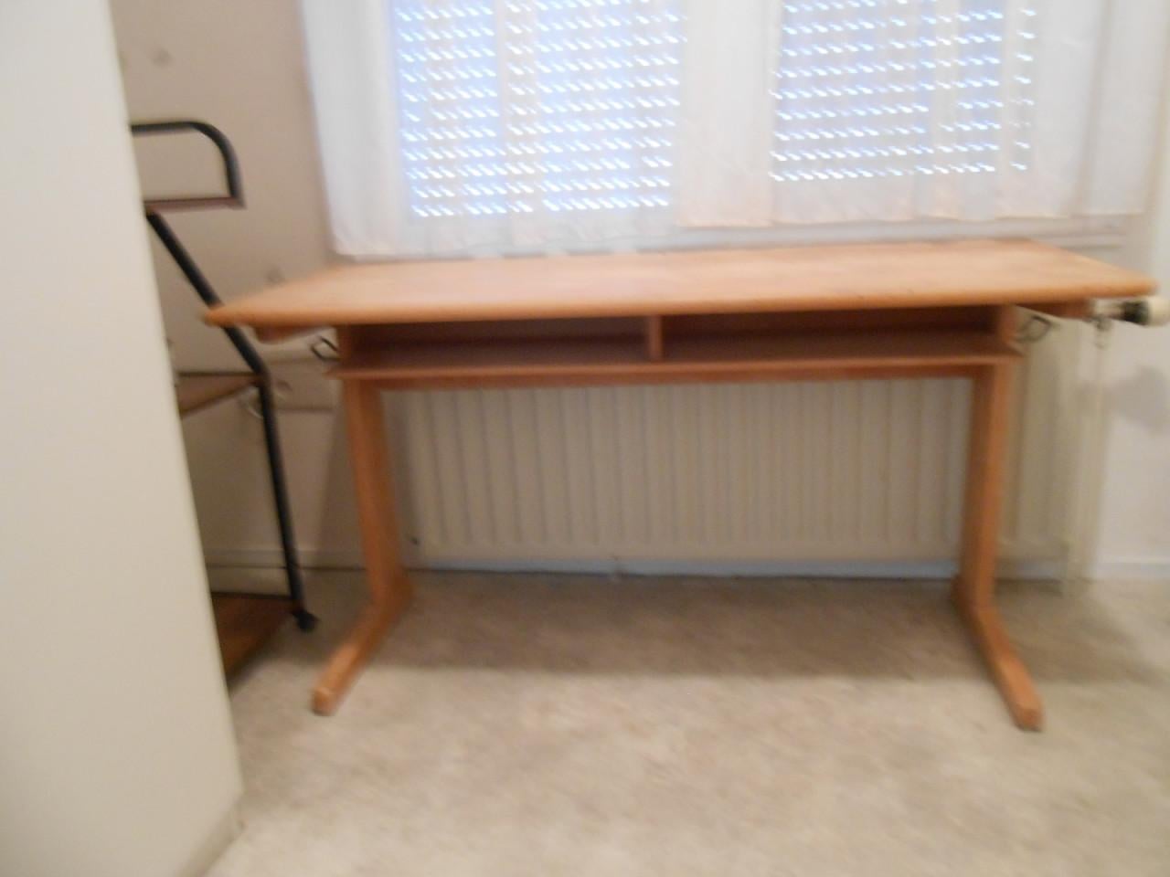Ouderwets school bureau. Kinder bureau. Laag bureau