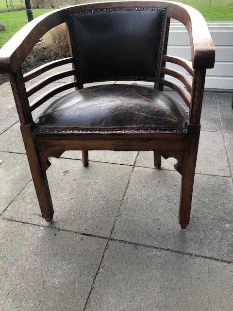 Oude armstoel