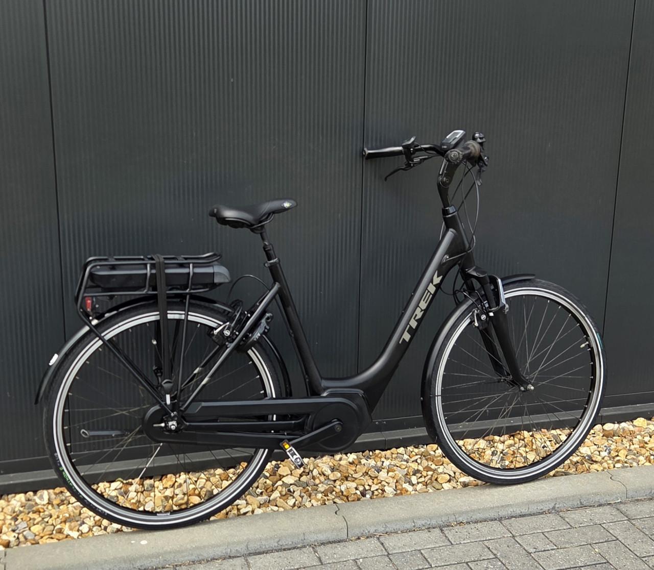 TREK LM2+ Black Edition E-bike  Bosch Active Line Plus –400Wh  57cm