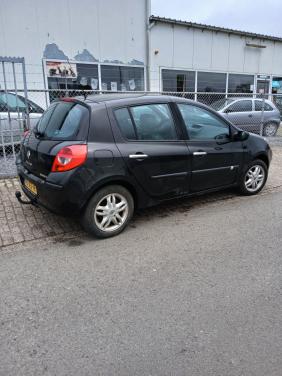 Renault Clio 4 deurs en trekhaak 13 maanden gekeurd