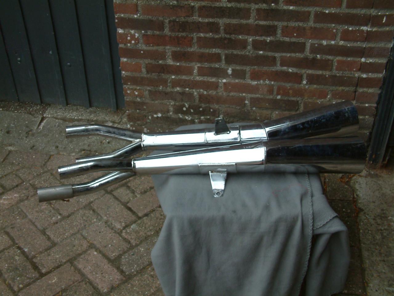 Uitlaat 4 cilinder    motor  geen auto