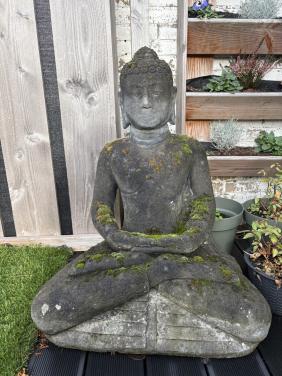 Groot zittend Boeddha stenen beeld winterhard, 80 cm hoog