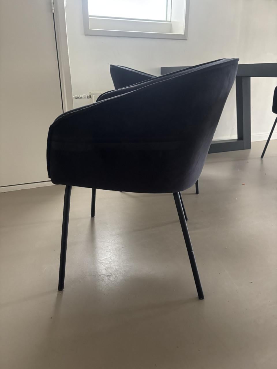 Eetkamertafel met stoelen