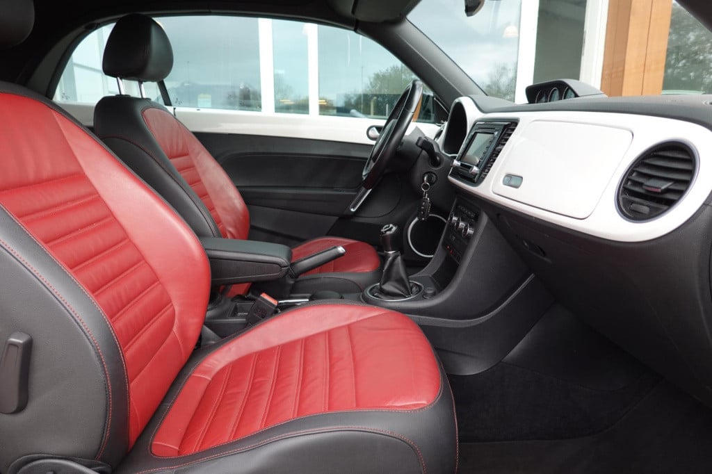 Volkswagen New Beetle cabriolet 1.4 tsi sport