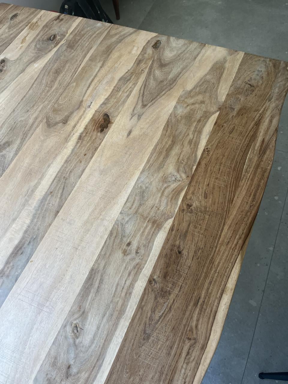 Acacia houten tafel van 190cm met een organische rand