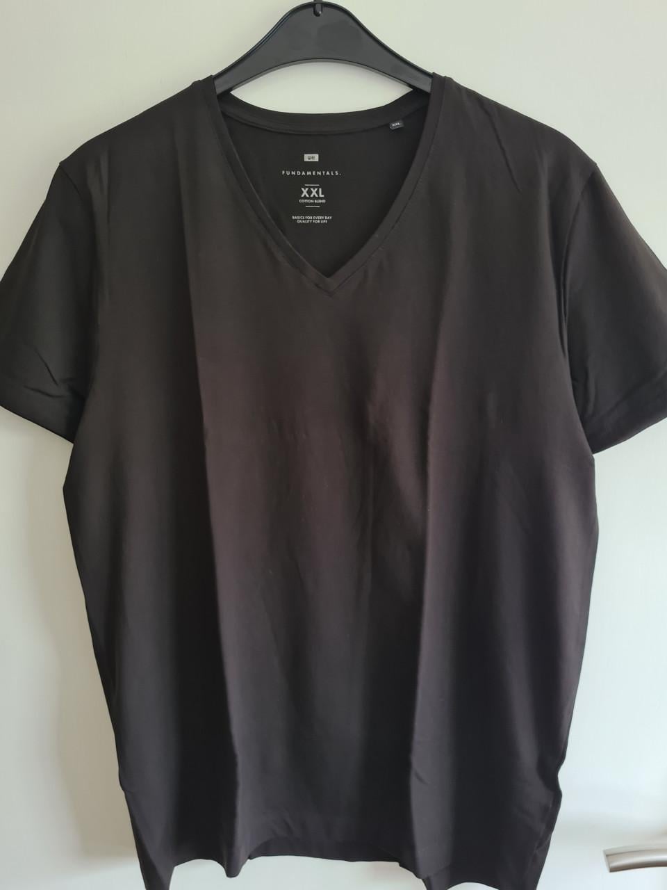 Nieuw, alleen gewassen zwart V-hals T-shirt van de WE in maat XXL.