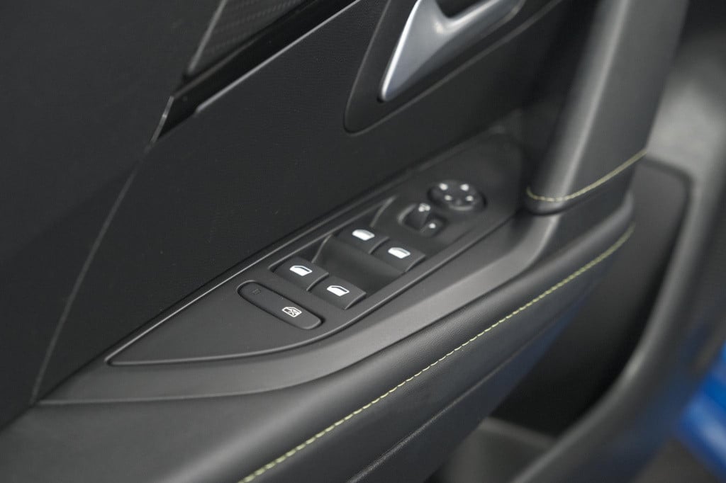 Peugeot 208 ev gt pack 50 kwh | camera | adapieve cruise control | stoelver