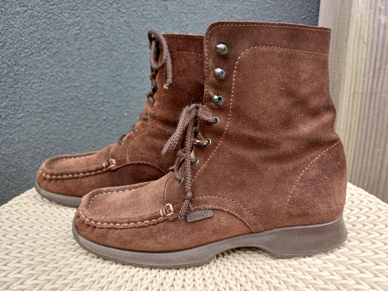 Leuke ESPRIT halfhoge laarsjes (37): Espresso bruin, suède !