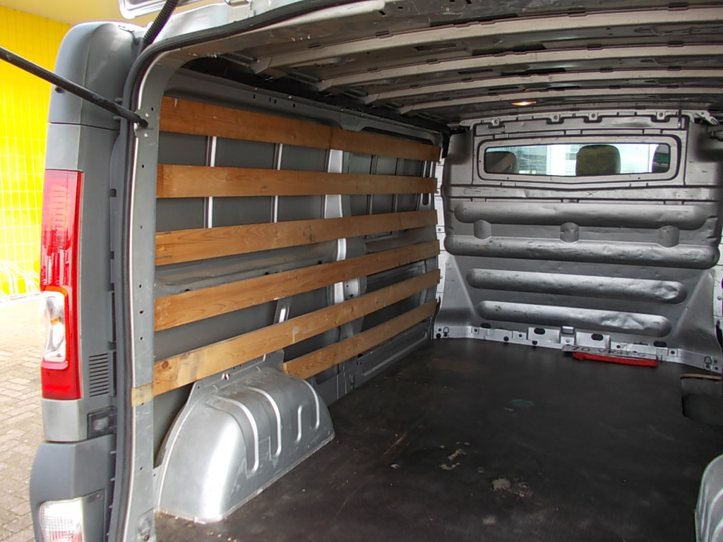 Opel Vivaro 2.0 cdti l2h1 airco, trekhaak 163000 km!!