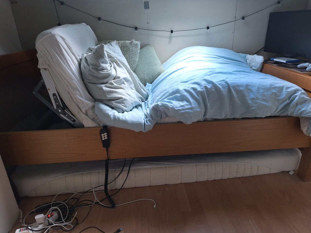Stevig bed met verstelbare lattenbodem (eletrisch)