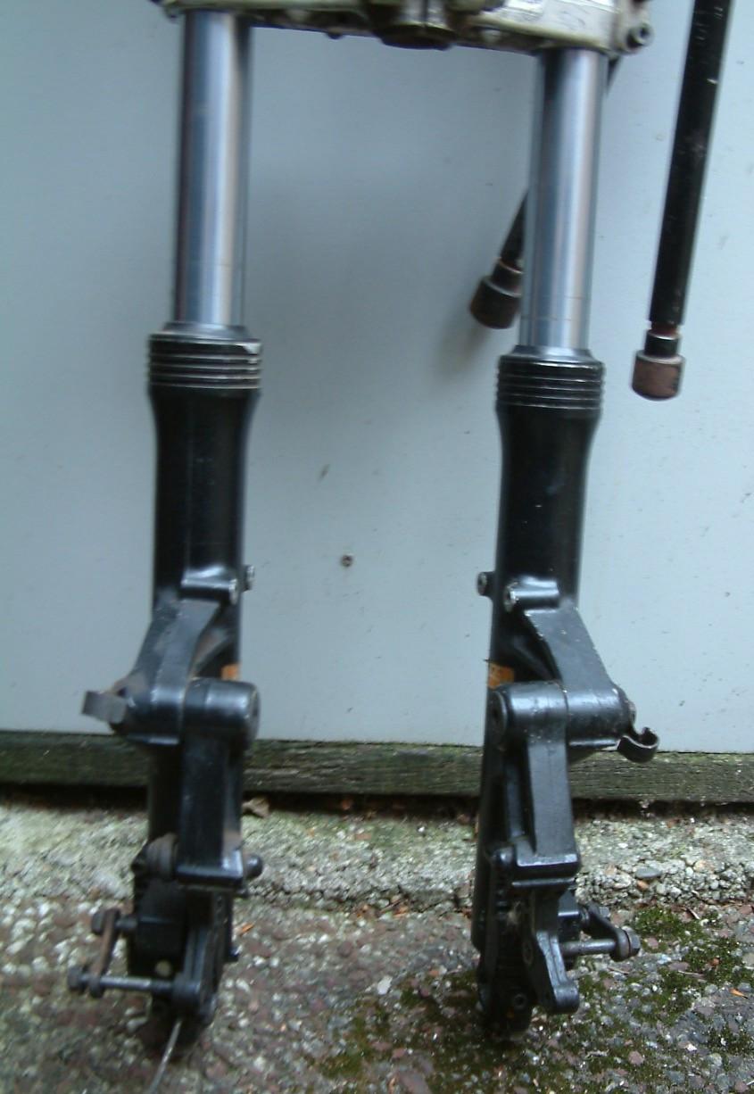 Schokbrekers  ook  koni   34 en 36 cm h o h  en voorvorken  35 -37 -38 mm