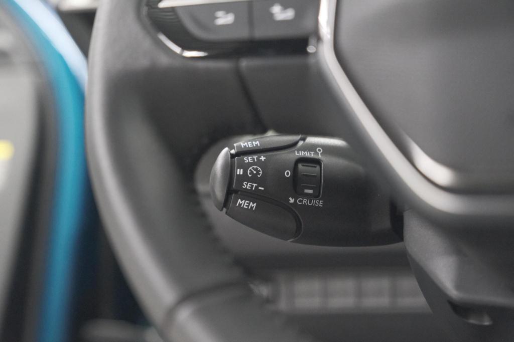 Peugeot E-2008 ev allure avantage 54 kwh | soh 97,8% | 11 kw lader | apple 