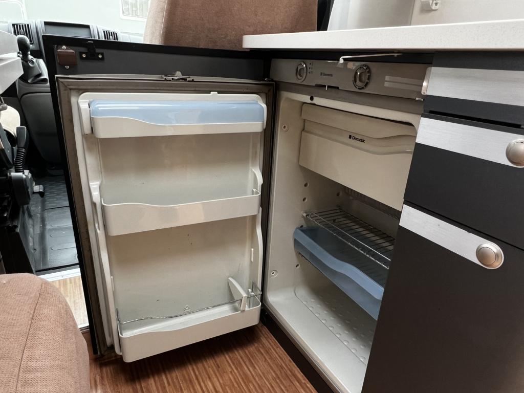 Weinsberg Onbekend r49 x250/2 | camera | groot bed | radio | luifel