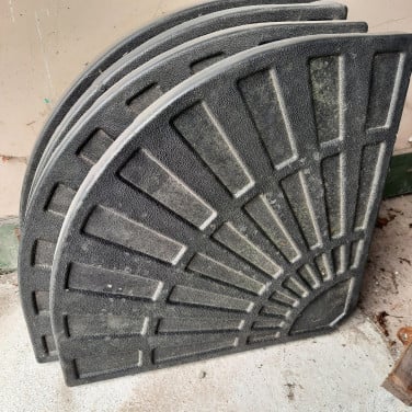 4 gewichten voor parasol. Gevuld met beton