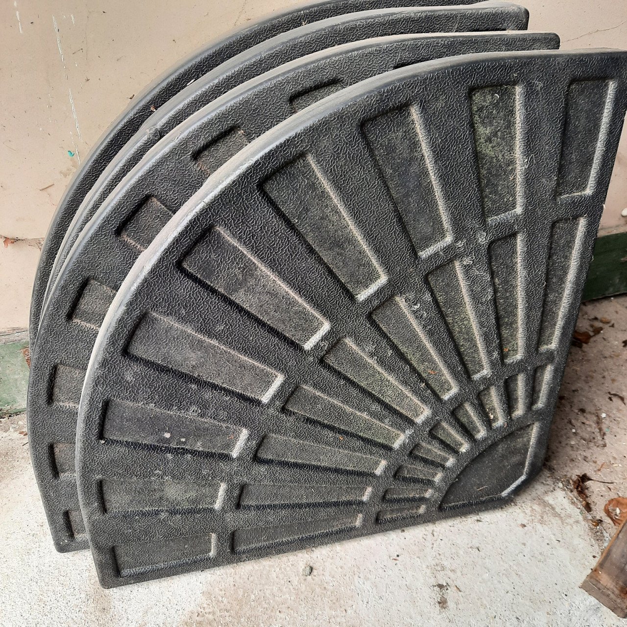 4 gewichten voor parasol. Gevuld met beton