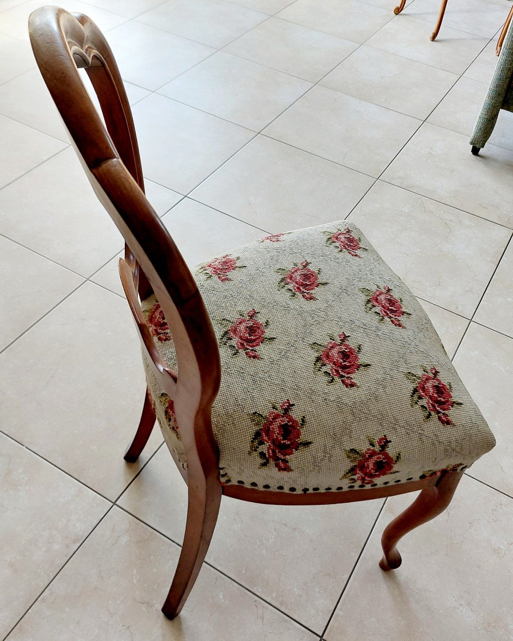 2 Art Deco stoelen, geborduurde zitting.