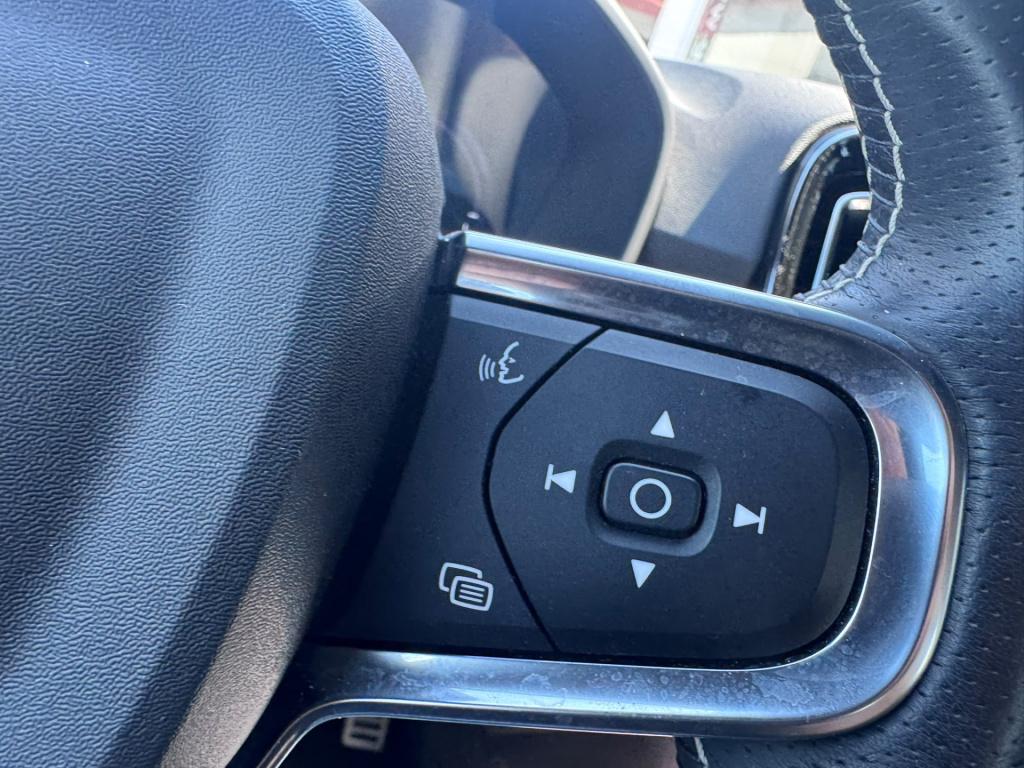 Volvo XC40 1.5 t5 recharge r-design