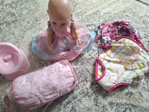 Baby born met veel kleding en extra's.