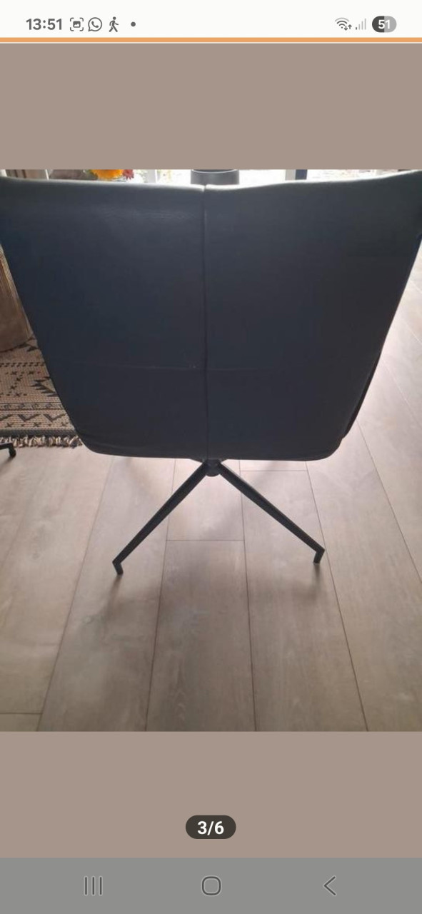 2 draaistoelen zwart leder