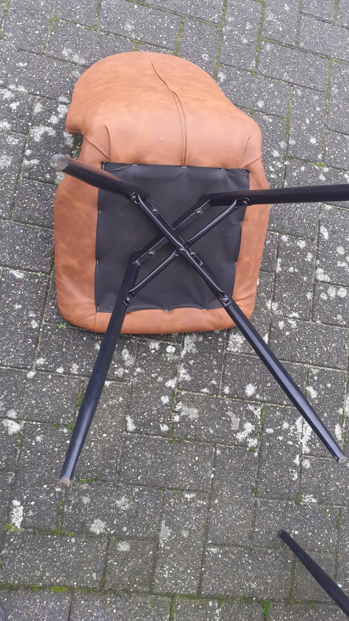 4 x Eetkamerstoelen met extra losse kussens & Zit-zak