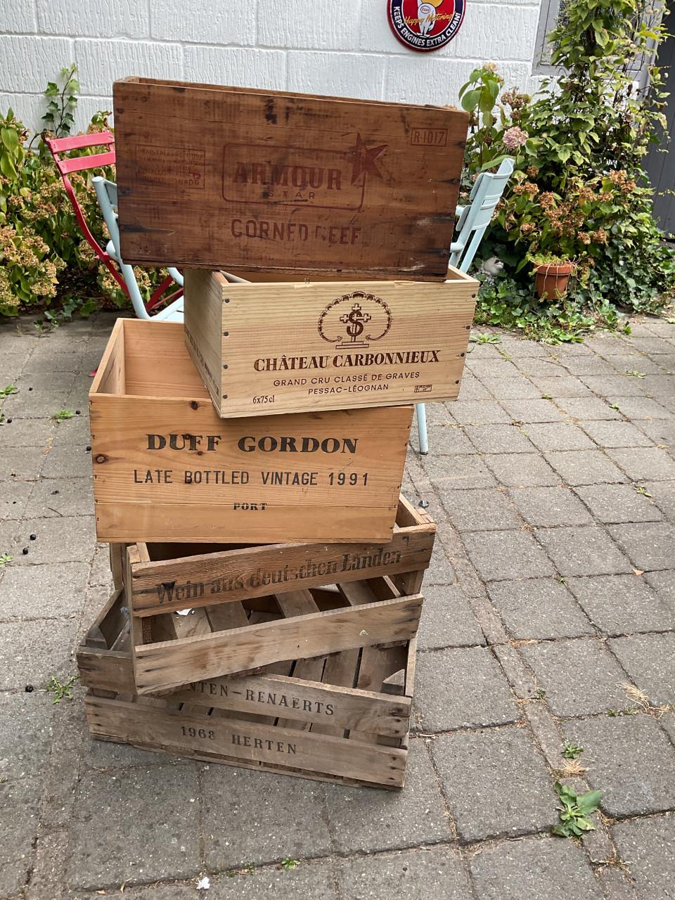 Diverse houten kisten ( Wijn , port , fruit enz. )
