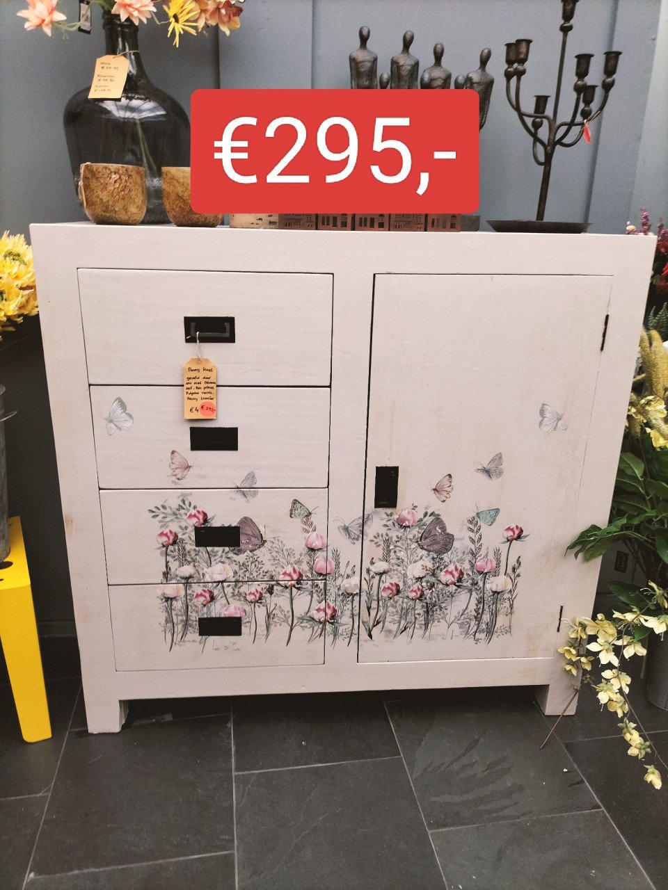 Onze winkel verhuizen - veel unieke meubel nu voor spot prijzen