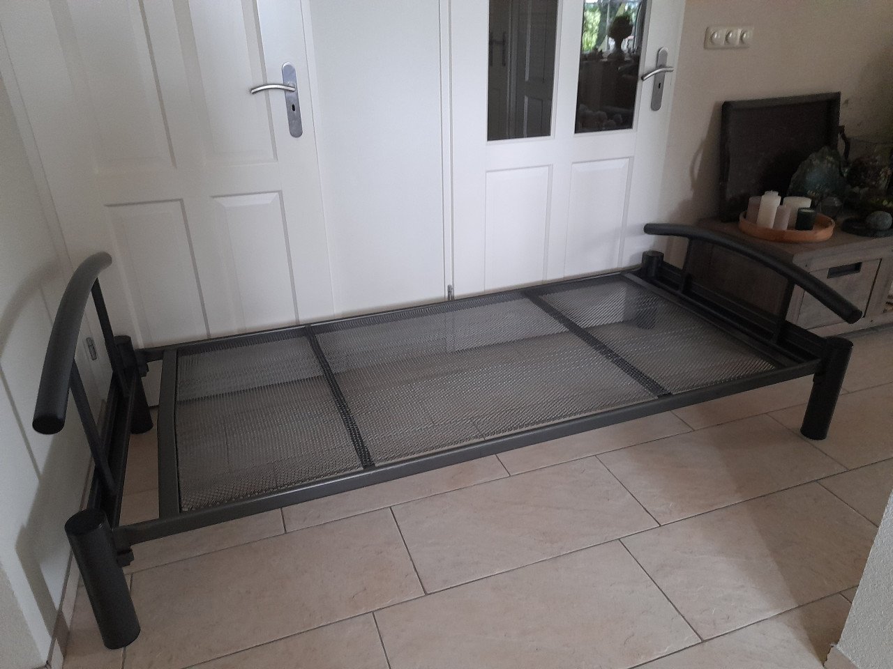 2 x Metalen bed  90 x 200 (in goede staat )  €60 per stuk